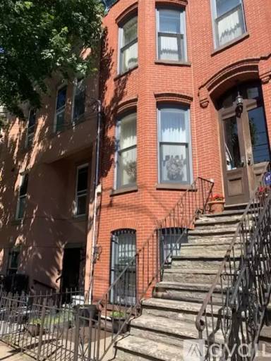 Main picture of 288 Monmouth St