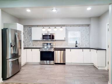 Main picture of 905 Desoto Rd