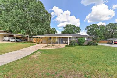 Main picture of 930 E Lee St