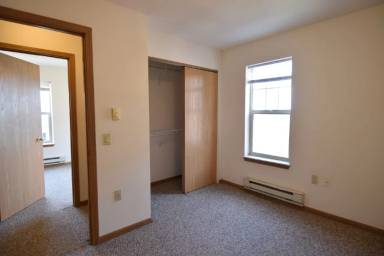 Main picture of 210 Lakelawn Pl
