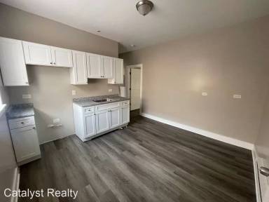 Main picture of 1472 E 69th St