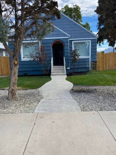 Main picture of 220 S Commercial Ave