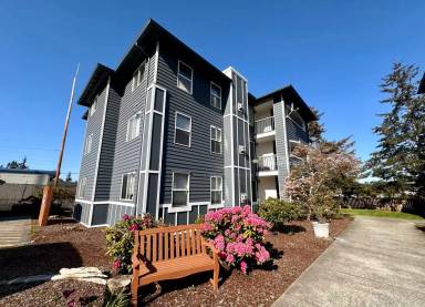 Main picture of 300 N Oak Harbor St