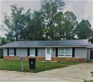 Main picture of 8 Pinewood Cir