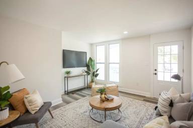 Main picture of 227 Center St