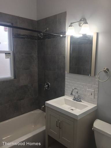 Main picture of 7614 S Saint Lawrence Ave