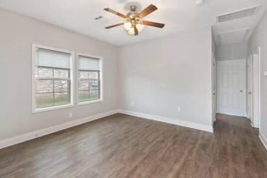 Main picture of 2802 Miller Ave