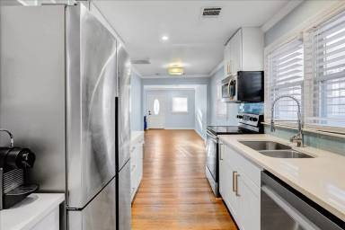 Main picture of 34 Shoreland Ter