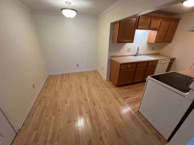 Main picture of 2030 N Oakland Ave
