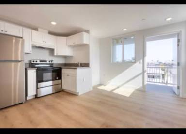 Main picture of 4325 S Main St