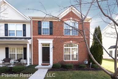 Main picture of 926 Pale Moon Dr