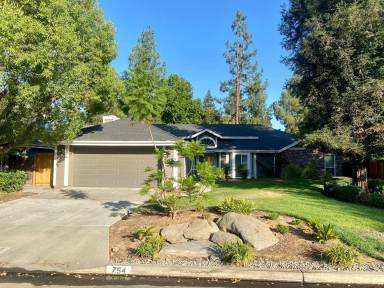 Main picture of 754 E Woodhaven Ln