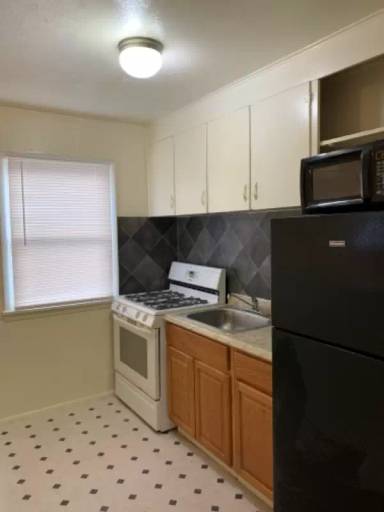 Main picture of 1110 W 17th St
