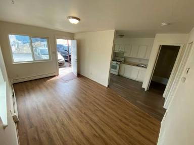 Main picture of 3121 Main Ave