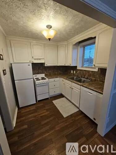 Main picture of 1045 E 10th St