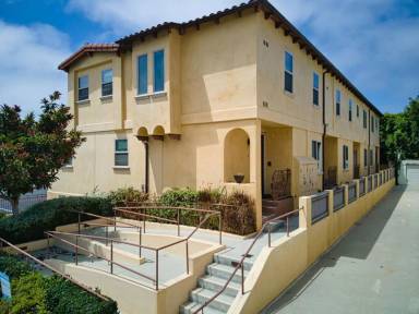 Main picture of 1551 Artesia Blvd