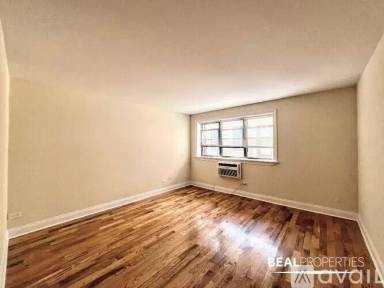 Main picture of 555 W Arlington Apartments