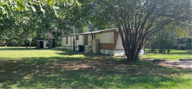 Main picture of 1705 Leonard Dr