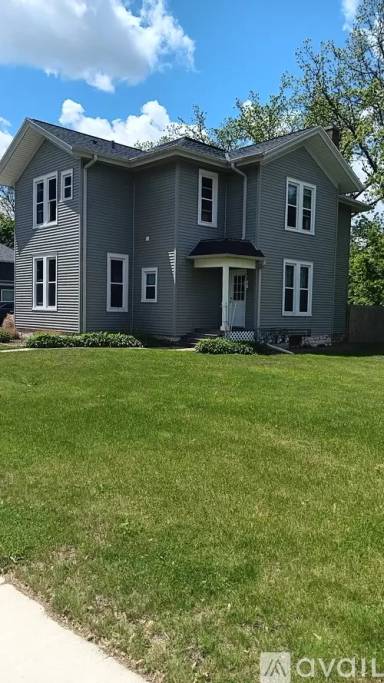 Main picture of 304 S Silver Lake St