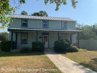 Main picture of 112 W Hackberry St
