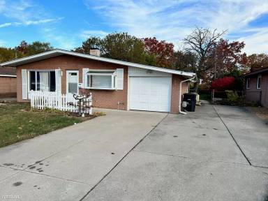 Main picture of 34028 Fernwood St