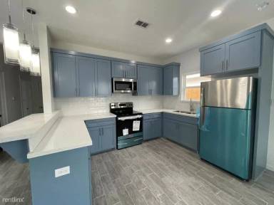 Main picture of 4705 Magnolia Ave