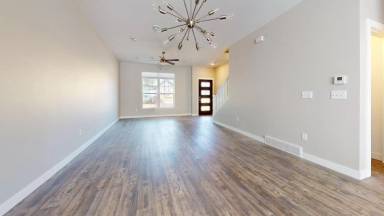 Main picture of Short Street - 207