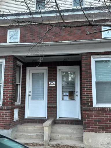 Main picture of 207 E 4th St