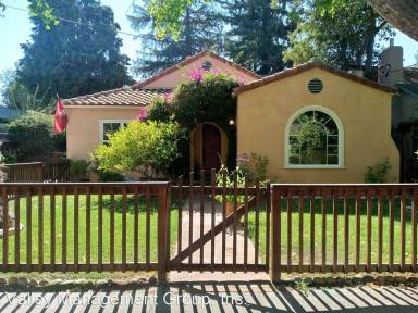 Main picture of 1345 Newport Ave