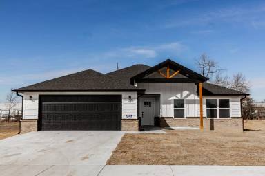 Main picture of 1413 E Emelyn