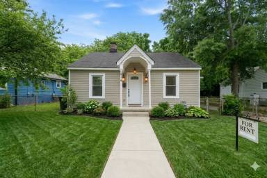 Main picture of 214 Markham St