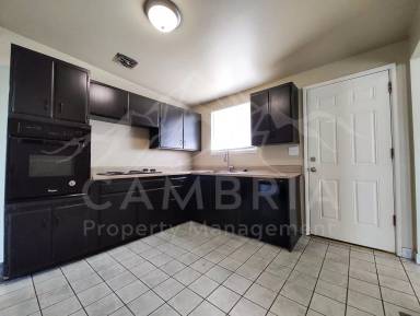 Main picture of 1637 W Paradise Ln