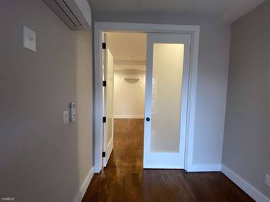 Main picture of 228 Manhattan Ave