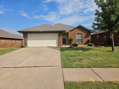 Main picture of 305 SW 39th St