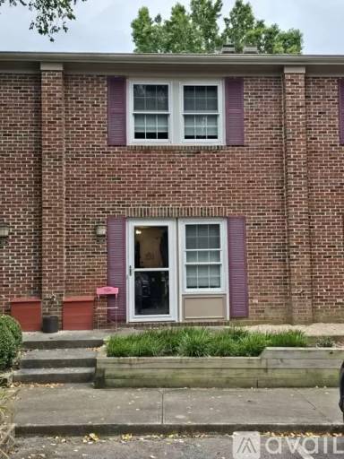 Main picture of 104 Friar Ln