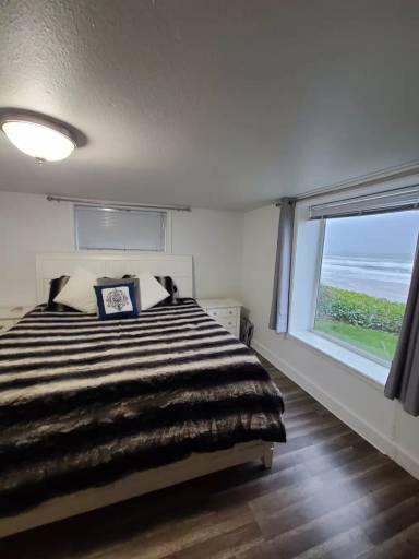 Main picture of 3519 NW Jetty Ave