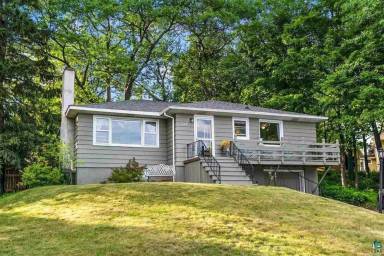 Main picture of 405 Leicester Ave