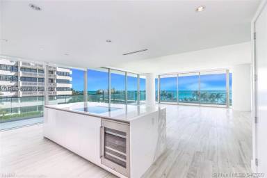 Main picture of 10203 Collins Ave
