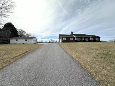 Main picture of 583 Damascus Church Rd