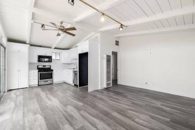 Main picture of 316 E 21st St