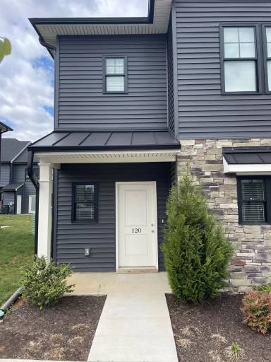 Main picture of 120 English Commons Dr