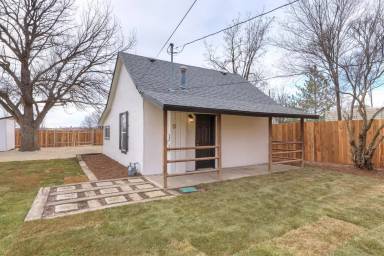 Main picture of 330 E 2nd St