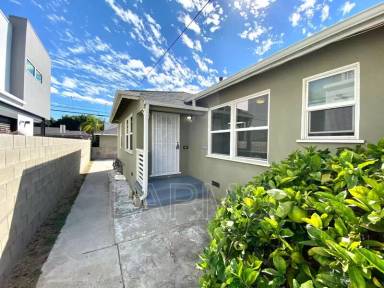 Main picture of 2312 Ocean Park Blvd