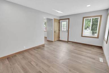 Main picture of 53 Brook Cir