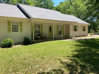 Main picture of 175 W Lake Dr