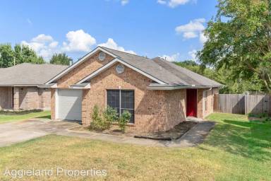 Main picture of 806 Azalea Ct