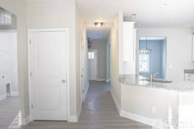 Main picture of 2810 Roland Rd
