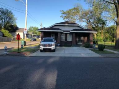 Main picture of 1102 College St