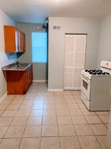 Main picture of 4851 S Ashland Ave