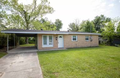 Main picture of 4201 Legendre St